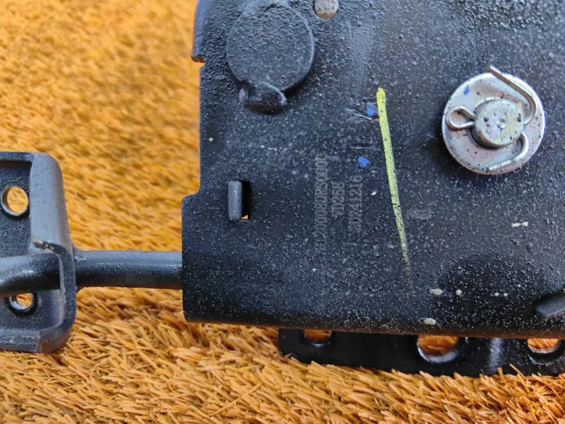 Крепление запасного колеса