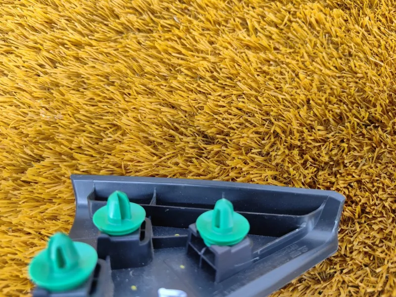 Уголок двери