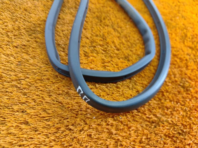 Уплотнитель двери