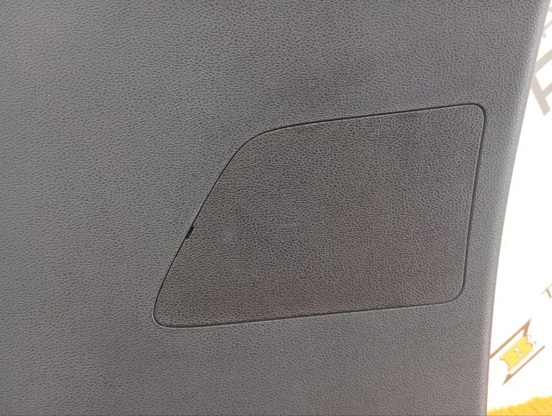 Обшивка двери багажника