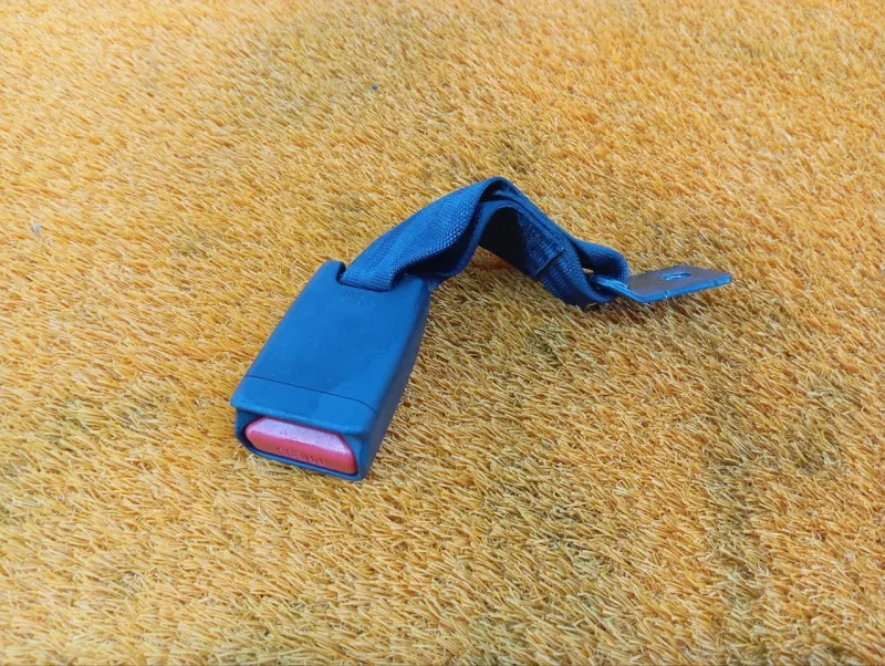 Ответная часть ремня безопасности