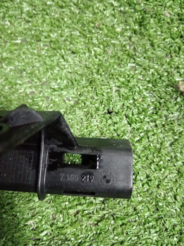 Направляющая стекла двери