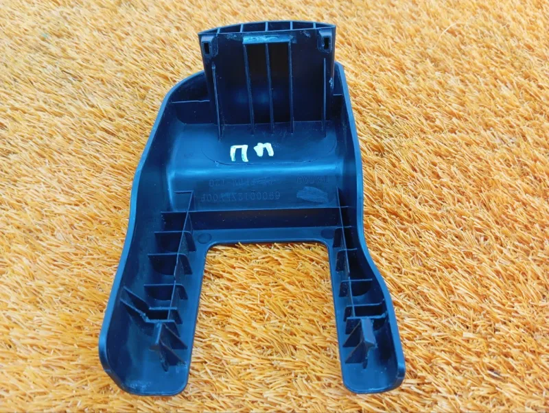 Заглушка крепления сиденья