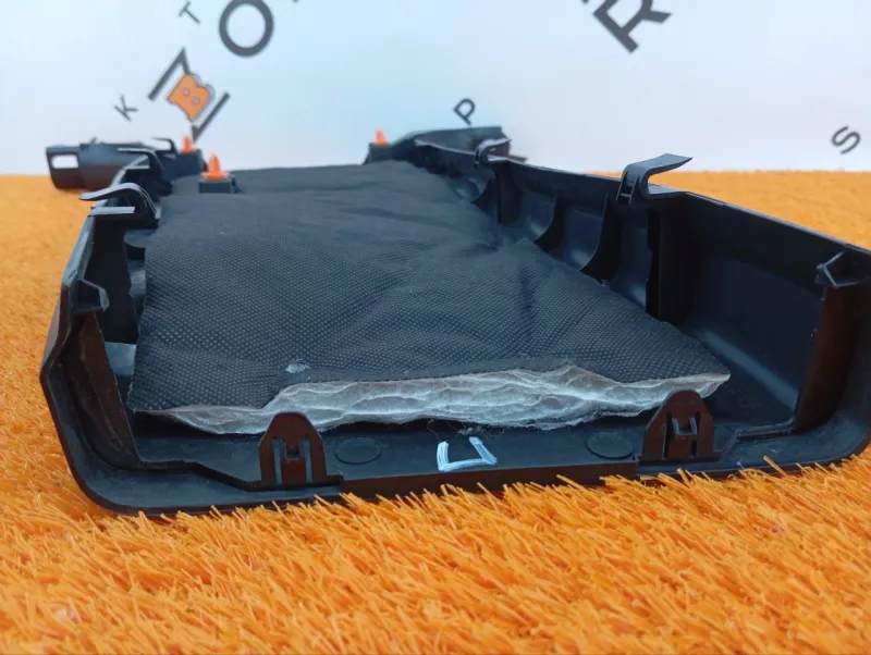 Обшивка центральной стойки