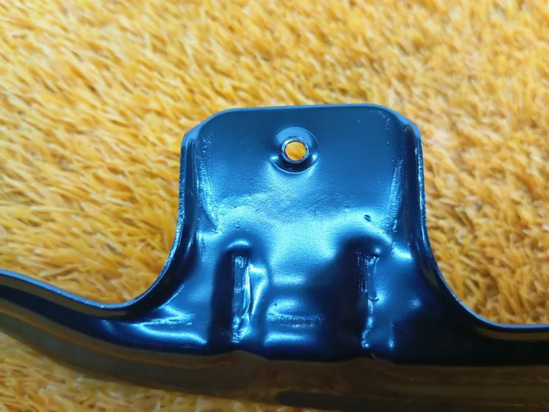 Кронштейн обшивки двери