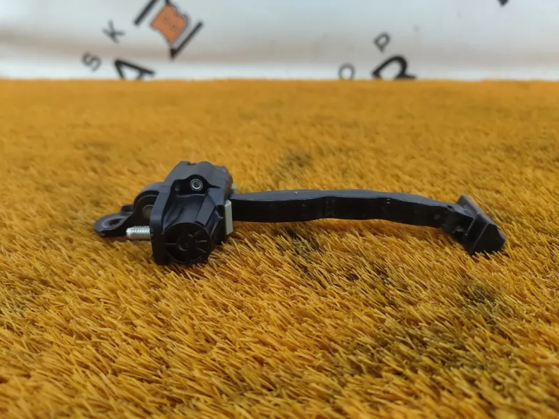 Ограничитель двери