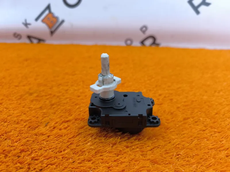 Моторчик заслонки печки