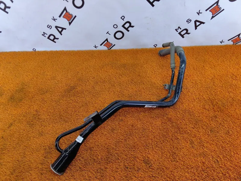 Горловина топливного бака