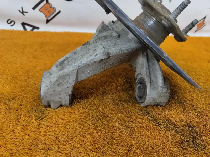 Кулак поворотный