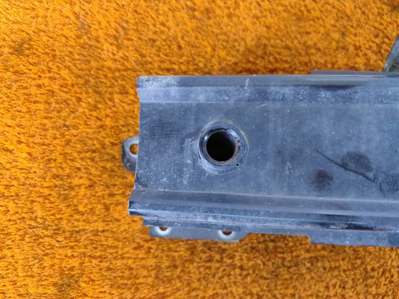 Усилитель бампера