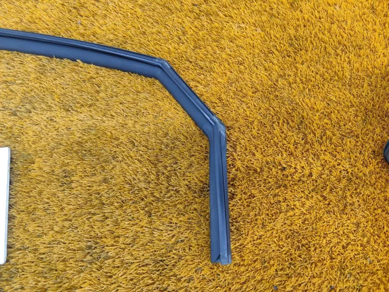 Уплотнитель стекла двери