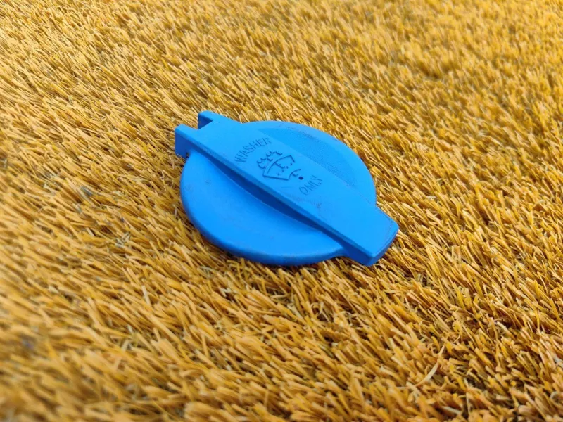 Крышка бачка стеклоомывателя