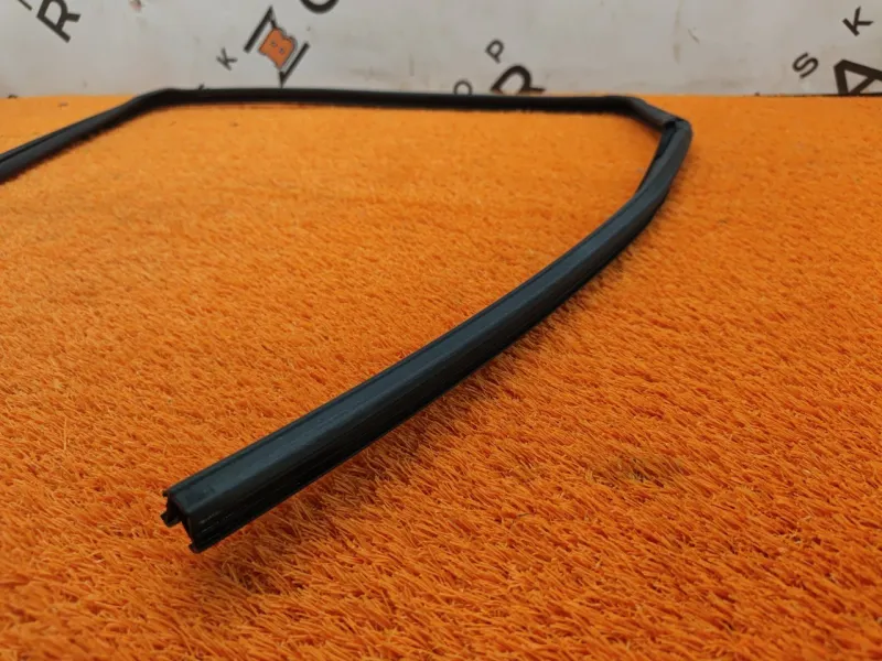 Уплотнитель стекла двери