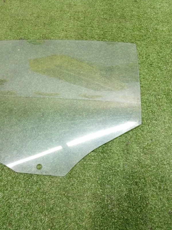 Стекло двери BMW 1-Series 2008 51357067793 E87, переднее правое