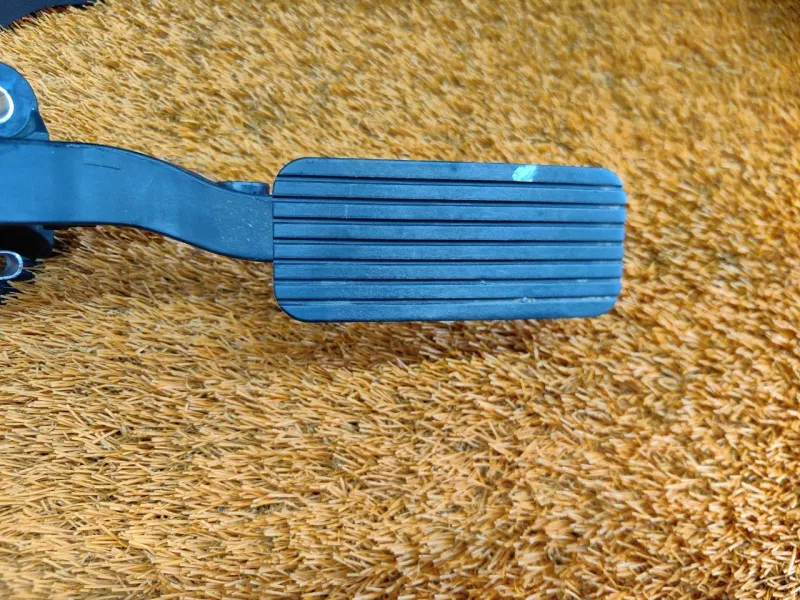 Педаль газа