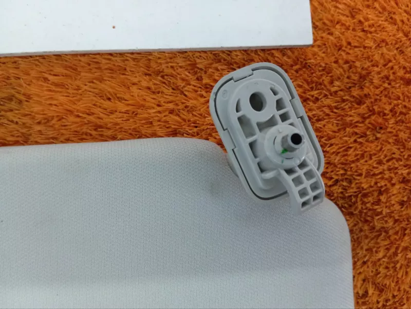 Козырек солнцезащитный