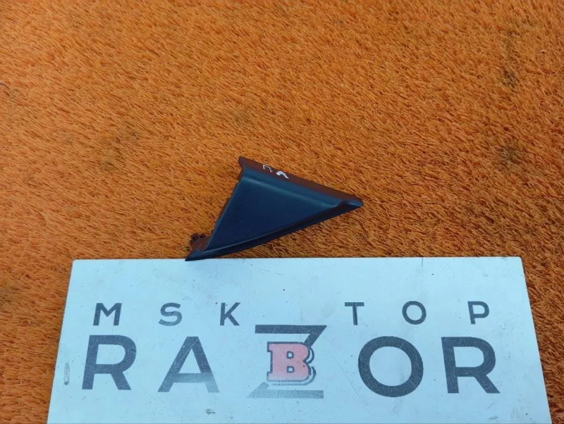 Уголок двери