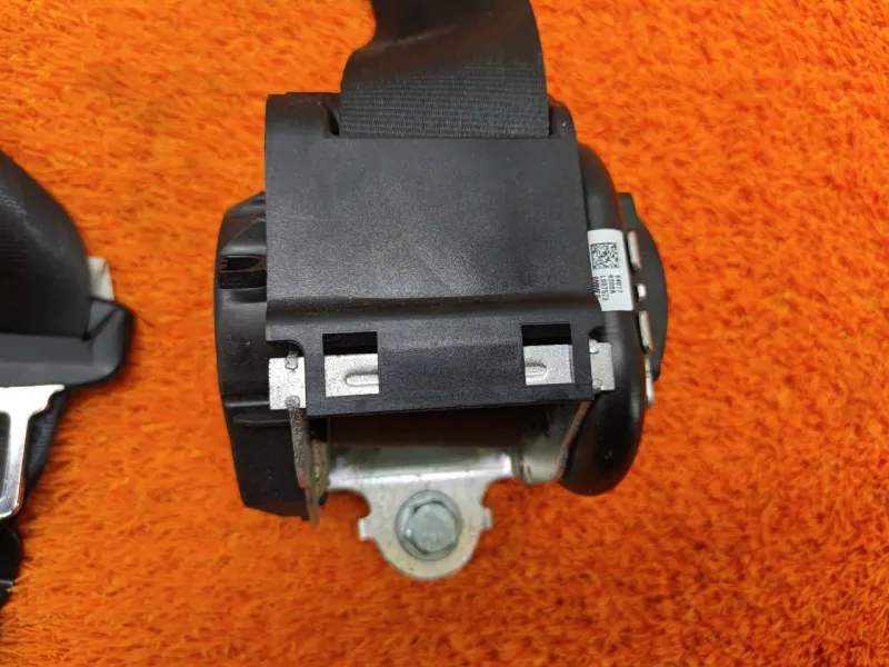 Ремень безопасности