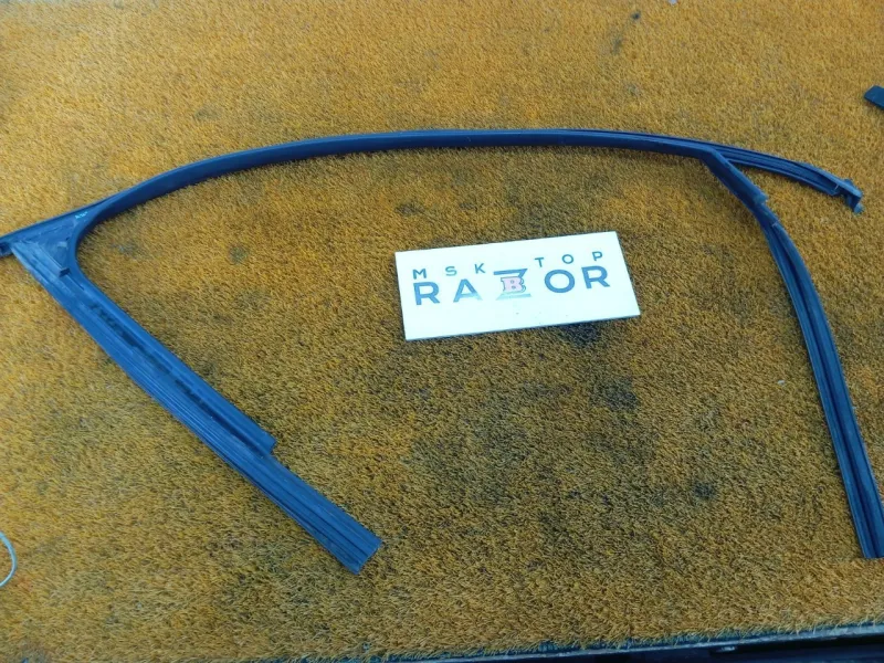 Уплотнитель стекла двери