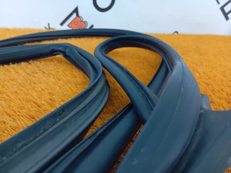 Уплотнитель двери