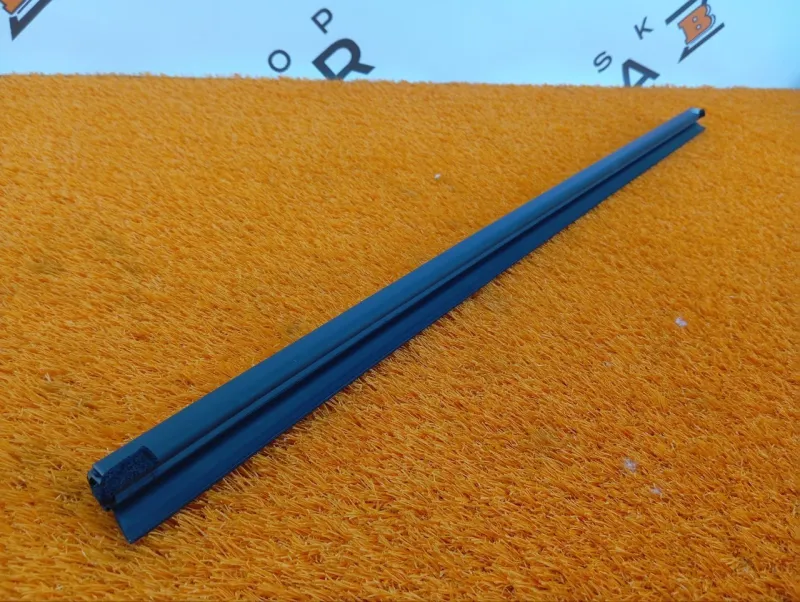 Уплотнитель стекла двери