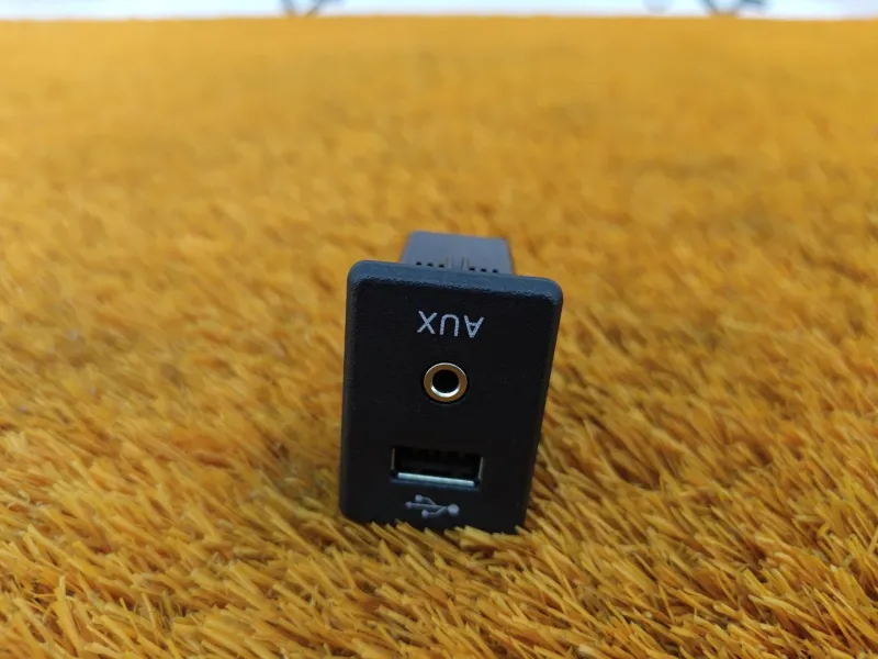Разъем USB+AUX