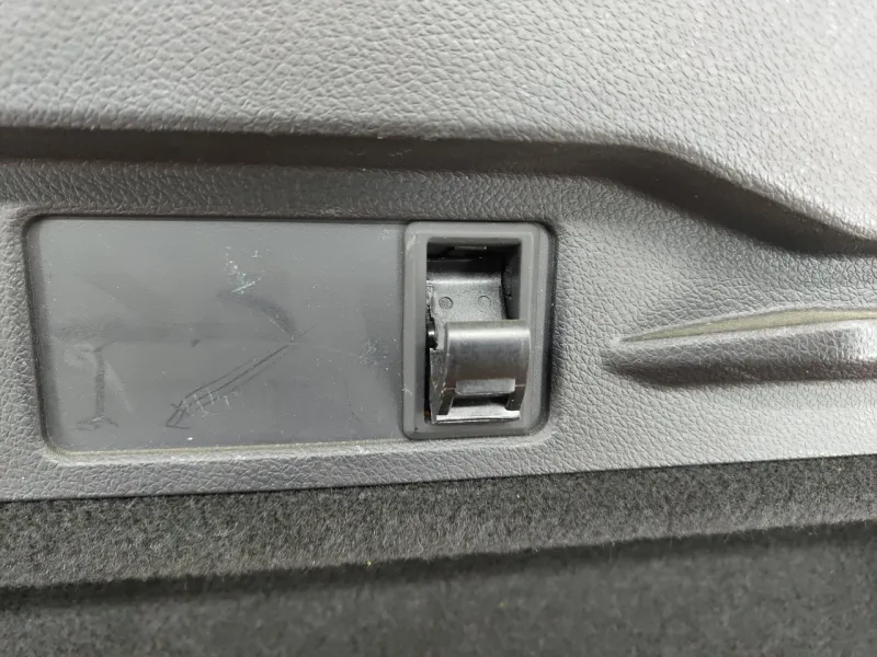 Обшивка багажника