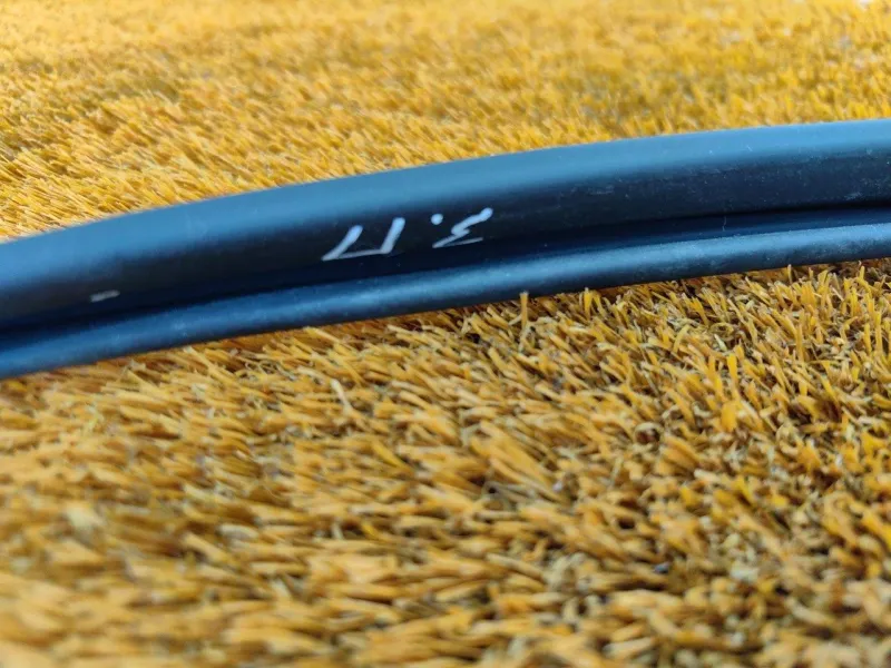 Уплотнитель стекла двери