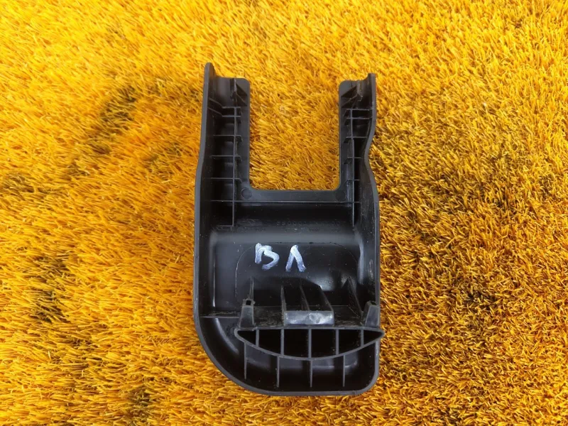 Заглушка крепления сиденья