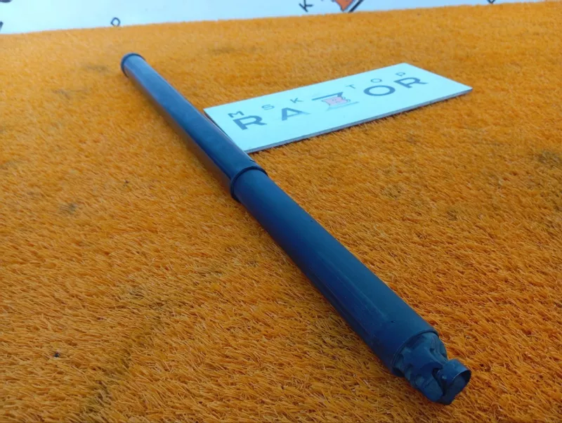 Амортизатор крышки багажника