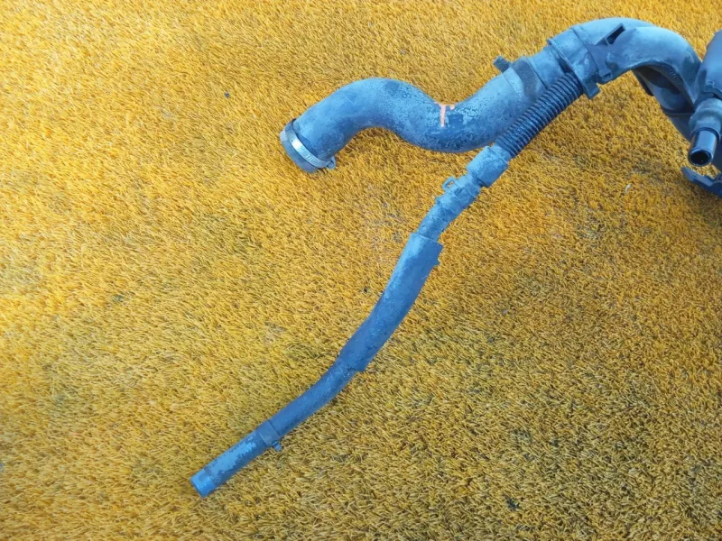 Горловина топливного бака