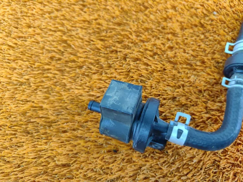 Клапан вентиляции топливного бака