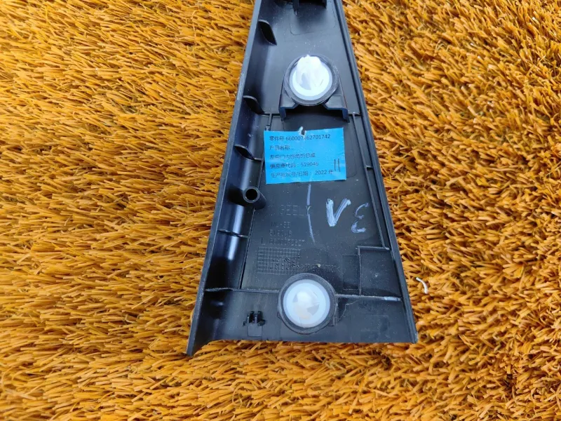 Уголок двери