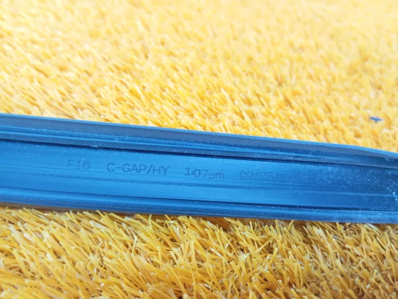 Уплотнитель стекла двери