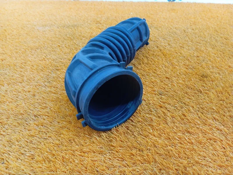 Патрубок воздушного фильтра