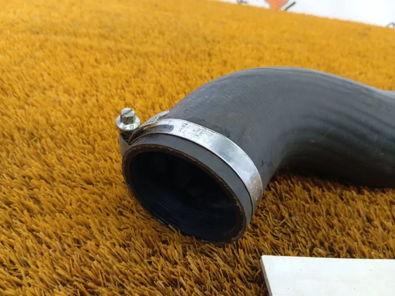 Патрубок интеркулера