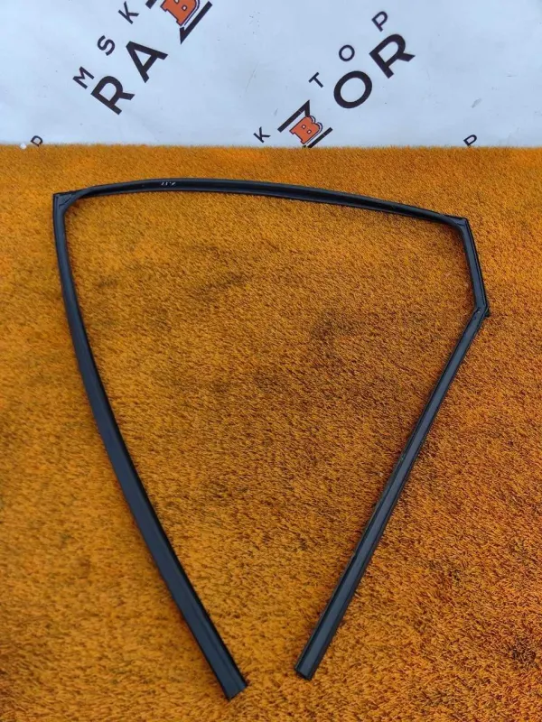 Уплотнитель стекла двери