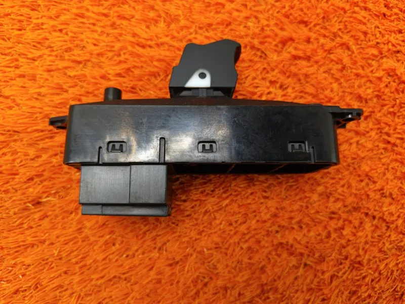 Кнопка стеклоподъемника