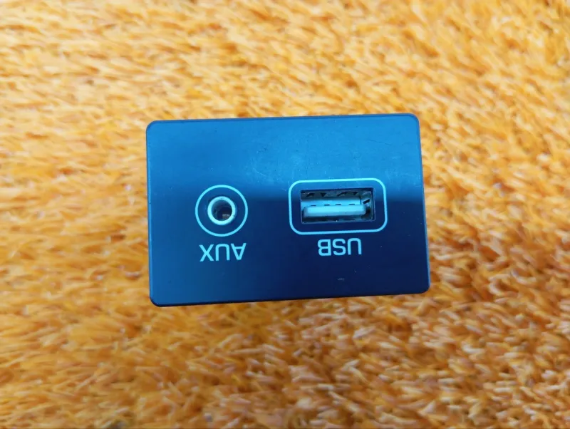 Разъем USB+AUX