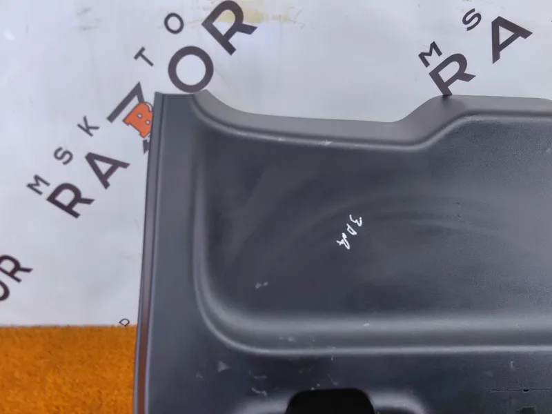 Обшивка крышки багажника