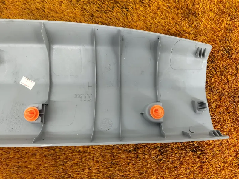 Обшивка двери багажника