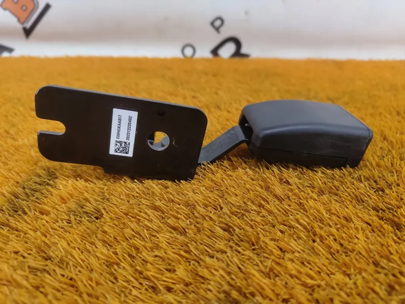 Ответная часть ремня безопасности