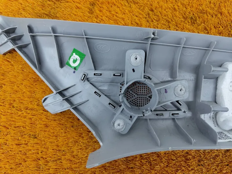 Накладка на стойку кузова