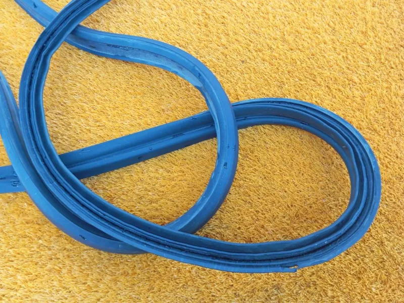 Уплотнитель багажника