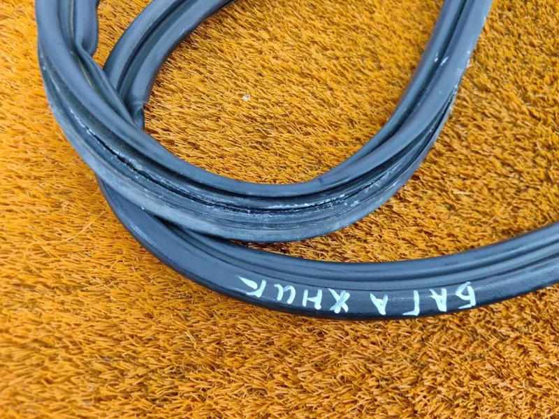 Уплотнитель багажника