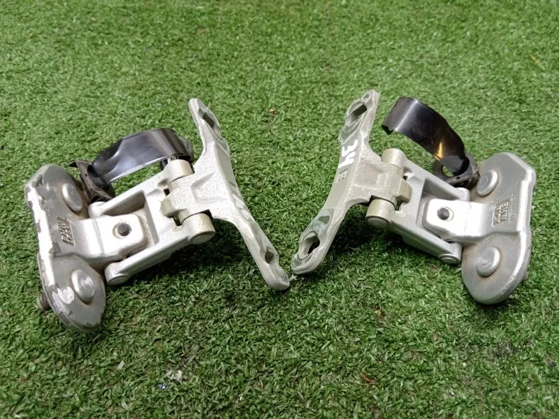 Петля двери багажника