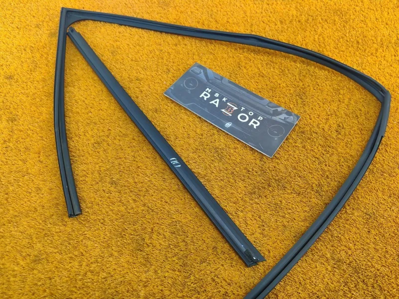 Уплотнитель стекла двери