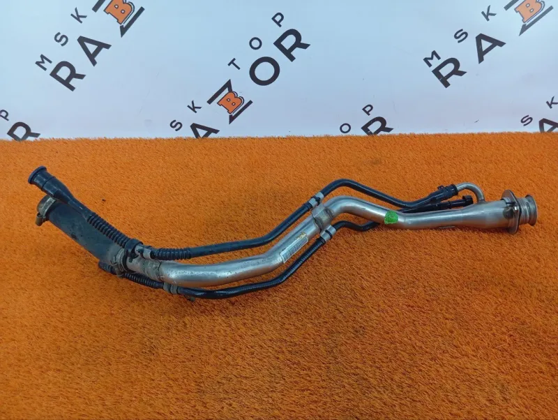 Горловина топливного бака