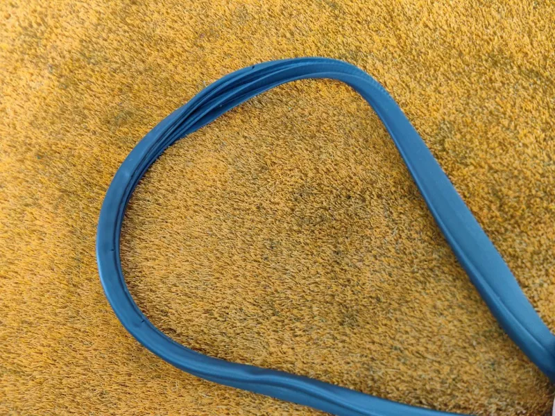 Уплотнитель проема двери