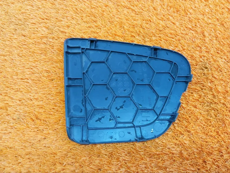 Обшивка крышки багажника